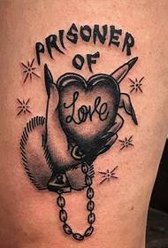 Motif de tatouage de la main de l'amour de l'amant