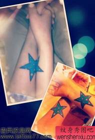 patrón de tatuaje de estrelas de cinco puntas de moda