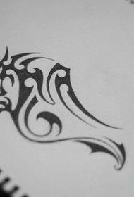 Motif de tatouage totémique de type dragon