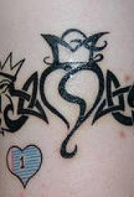 barva paže Tribal vzor s tetováním koruny
