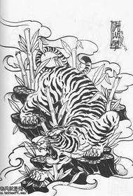 Tigertatuering Manuskriptets verk delas av tatueringsshowen