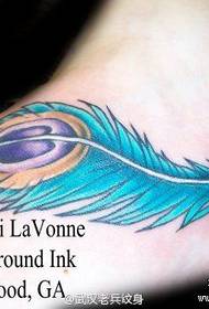 tetovējumu parādīšana Attēlu josla ieteica krāsainu pāva spalvu tetovējumu