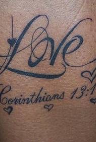 Tatuering svarta engelska bokstäver älskar tatuering