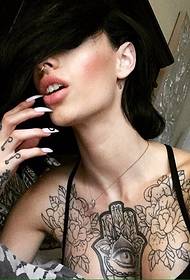 beleza sexy cheia de tatuagens bonitas totem