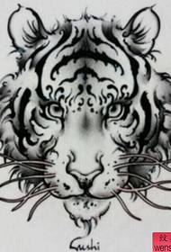 un mudellu manuscrittu di tatuaggi di tigre