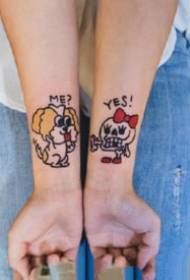 Tatuaje de pareja fresca y adecuada para un par de tatuajes de un pequeño patrón de tatuaje fresco