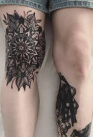 black stinging on the knees of the tattooed tattoo artwork