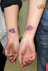 krah popullor model i tatuazheve diamantë të çiftit të bukur