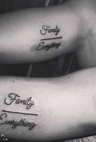 lengan pasangan cantik tato bahasa Inggeris