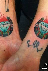 ruku par dijamantskih tetovaža uzorak
