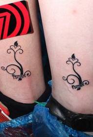 padrão de tatuagem de totem de casal agradável e agradável de pernas