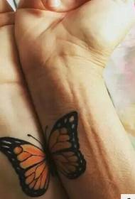 con il tuo tattoo tatuaggio a farfalla volante di coppia
