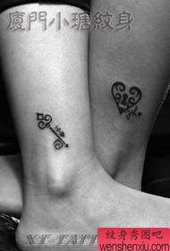 leg Fashionable couple key with love lock tattoo pattern