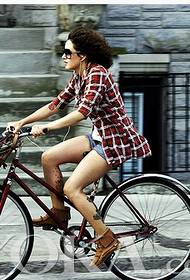 Europa und Amerika super schöne Biker Schönheit kariertes Hemd Quaste Stiefeletten Bilder