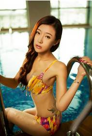 bikini သွေးဆောင်ခြင်း Sexy လှပပြီးလှပသောအမျိုးသမီးတစ် ဦး tattoo ပုံစံရုပ်ပုံ