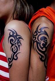 patrón de tatuaje de tótem de brazo de pareja 118445 - un mapa significativo de tatuaje de pareja