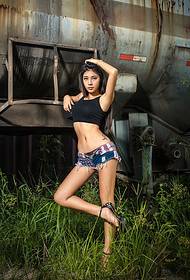 tender model small girl truck yard personality show tattoo picture picture