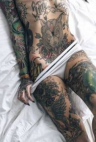 hermosa negrita sexy tatuaje europeo y americano hembra