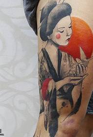Japanesch Schéinheets Tattoo Muster um Oberschenkel