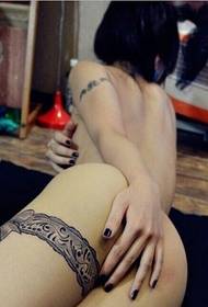 et sexet kvindeligt tatoveringsbillede