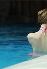 섹시한 아름다움 수영장 비키니 속옷 핑크 유혹 쇼 사진