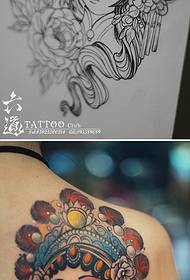 dwa juany wielkie oko piękno kwiat tatuaż wzór