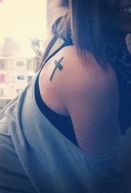 ຄວາມງາມກ່ຽວກັບ tattoo ຂ້າມສົດແລະງາມ