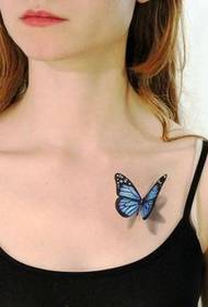 skjønnhet bryst vakker sommerfugl tatovering