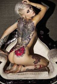Dekoratívne krásne ženské telo úžasný tetovanie