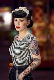 elegant pragtige sjarmante tatoeëermerke vir mode-skoonheid Foto