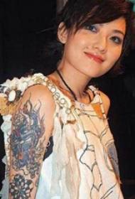 Fan Xiaotong's tattoo star painted dragon tattoo picture