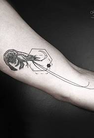 Geometrijski uzorak tetovaže crtanih rakova velike linije ruku