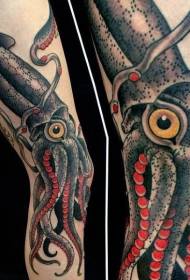 Patrón de tatuaxe de brazo de calamar multicolor da escola antiga