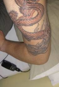 Patrón de tatuaje pintado de dragón chino de brazo grande