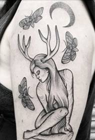 Убавина рака на црна девојка лижење antlers техника скицирање тетоважа трн слика тетоважа