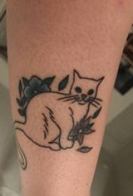Arm tatuering på svart och vit grå stil stick tatuering växt tatuering material katt tatuering bild