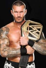 Tatuaje total de brazo de campeón do mundo pesado Randy Orton