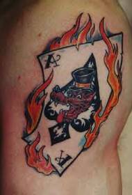 Ang kolor nga arm nga nagdilaab nga litrato sa tattoo