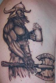 Gambar lengan tato bajak laut hitam dan putih