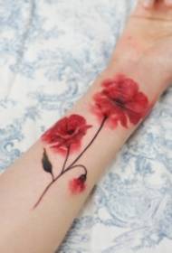 Arm vacker blomma målade tatuering mönster