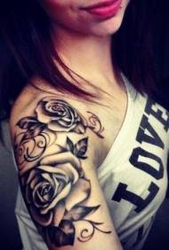 Arm personality black and white rose tattoo pattern