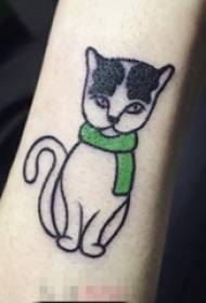 Ang braso ng babae sa simpleng linya ng pagkatao itim na pusa maliit na larawan ng tattoo ng hayop