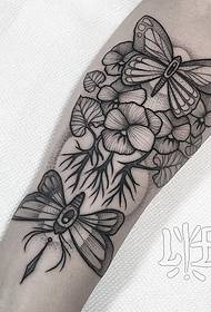 Small arm European and American lines thorn butterfly floral tattoo pattern