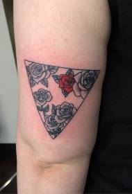 Arm trekant rose og rød rose tatoveringsbilde