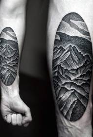Patrón de tatuaje de brazo de montaña simple en branco e negro