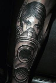 Modèle de tatouage cool femme noire et pistolet