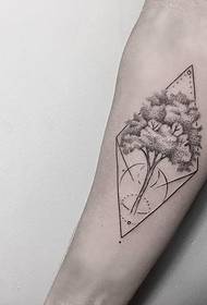Mazo roku iedurts mazs svaigu ģeometrisku koku iedurts tetovējums