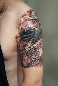 Patrón de tatuaje koi de atmósfera de brazo