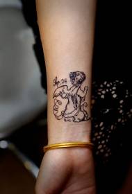 Brako malgranda anĝelo reen bela tatuaje mastro