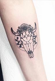 小臂牛头骷髅头花卉小清新纹身图案
